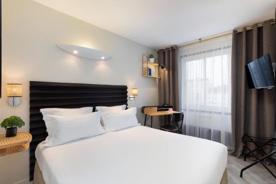 Hotel-Chromatics-Restaurant-Hill-Club-by-HappyCulture-3-stars-copy.jpg